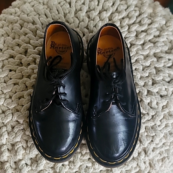 Kids Dr. Martens in Mint Condition - Picture 2 of 7